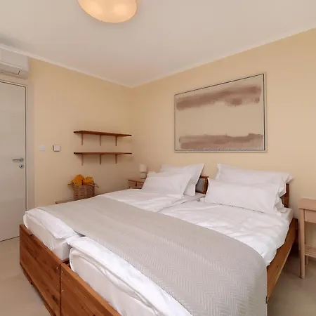Sunny Icici- Sky Apartment *
